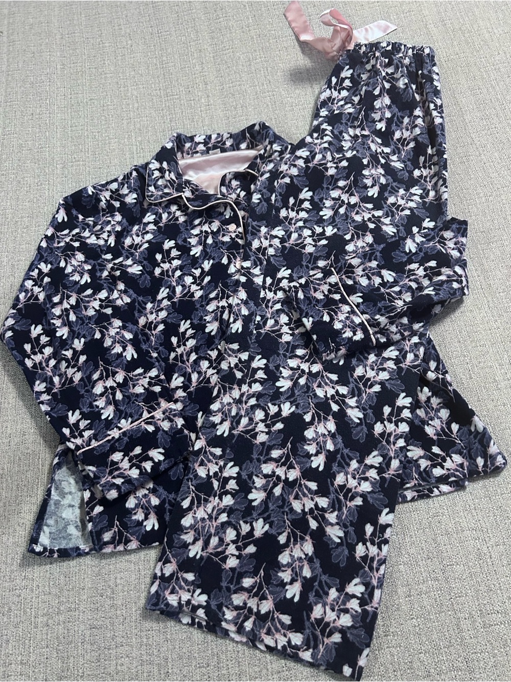 KayAnna Pink Satin-Lined Floral Flannel Pajama Loungewear Set. Size S/P
